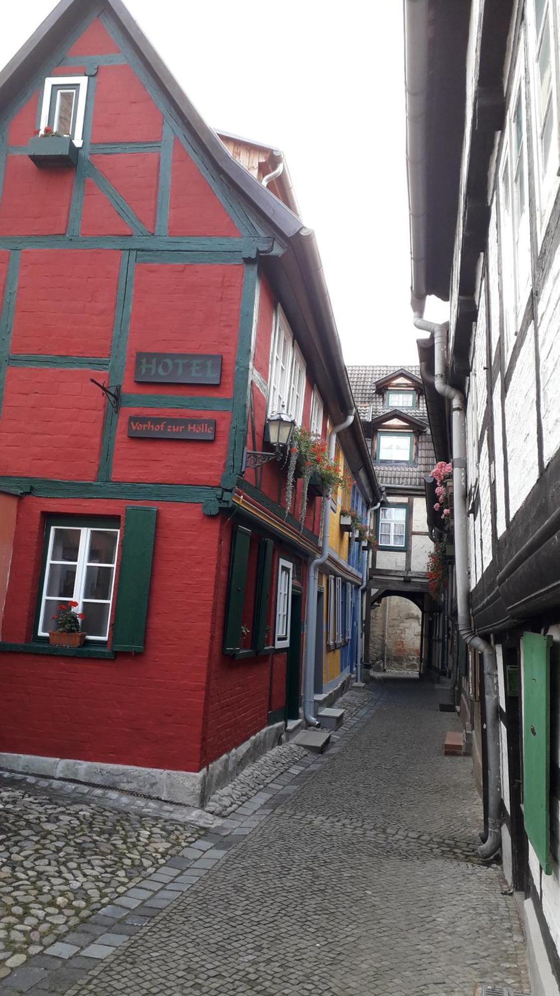 Fachwerkhotel - Ferienhaeuser Vorhof Zur Hoelle Quedlinburg Dış mekan fotoğraf
